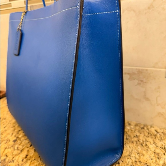 Coach Cashin 32 Leather Tote Bag - Blue Fin - Picture 4 of 11
